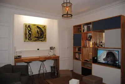 Télévision ou salle de divertissement dans l'établissement Apartment on Montmartre Street