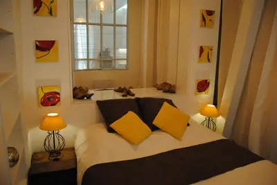 Un ou plusieurs lits dans un hébergement de l'établissement Apartment on Montmartre Street