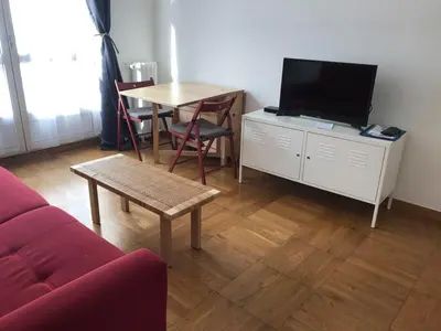 Télévision ou salle de divertissement dans l'établissement Cosy, Montparnasse-Pte Versailles-Tour Eiffel