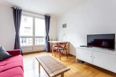 Télévision ou salle de divertissement dans l'établissement Cosy, Montparnasse-Pte Versailles-Tour Eiffel