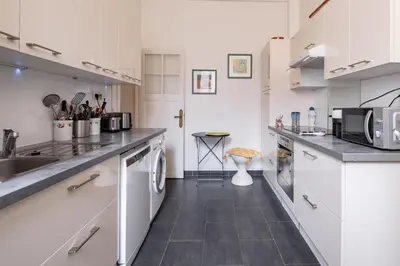 Cuisine ou kitchenette dans l'établissement Veeve - Peachy Butterflies