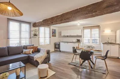 Cuisine ou kitchenette dans l'établissement Superb apartment in the center of Paris by Stusioprestige