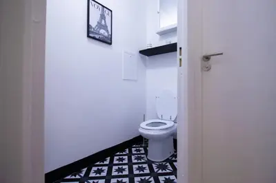 Salle de bains dans l'établissement Élégante Évasion dans le Vibrant 11e arrondissement - longue durée