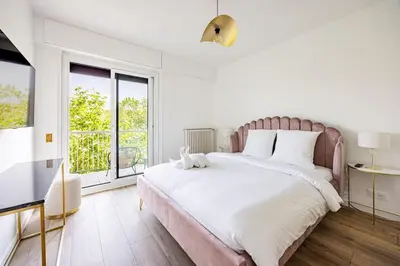 Un ou plusieurs lits dans un hébergement de l'établissement 3 Bedroom Apartment #3SDB#Champ de Mars# Eiffel Tower