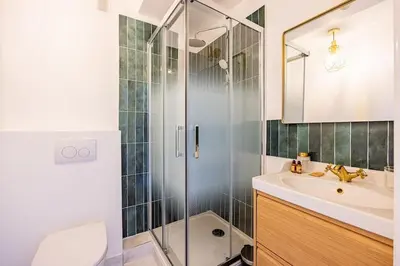 Salle de bains dans l'établissement 3 Bedroom Apartment #3SDB#Champ de Mars# Eiffel Tower