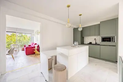 Cuisine ou kitchenette dans l'établissement 3 Bedroom Apartment #3SDB#Champ de Mars# Eiffel Tower