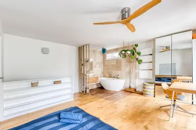 Salle de bains dans l'établissement Parisian Loft & Secret Garden