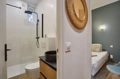 Salle de bains dans l'établissement Sublime flat Paris Bois de Vincennes by Studio prestige