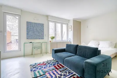 Coin salon dans l'établissement Proche Porte Maillot - Le Patio - 393B