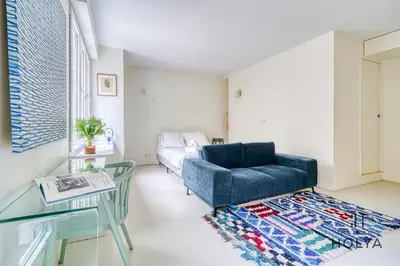 Coin salon dans l'établissement Proche Porte Maillot - Le Patio - 393B