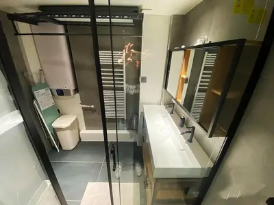 Salle de bains dans l'établissement 3 BR With AC- Opéra Garnier -Galeries Lafayette