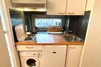 Cuisine ou kitchenette dans l'établissement Parc Monceau - Chez Amélie