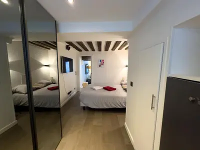 Un ou plusieurs lits dans un hébergement de l'établissement Appartement design au cœur du Marais
