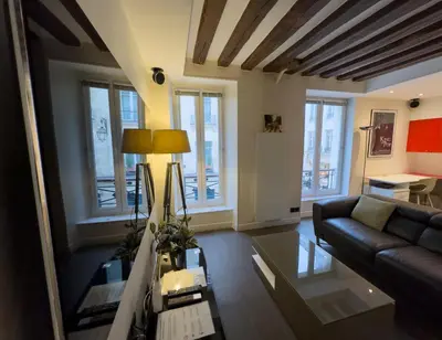 Coin salon dans l'établissement Appartement design au cœur du Marais