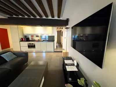 Cuisine ou kitchenette dans l'établissement Appartement design au cœur du Marais