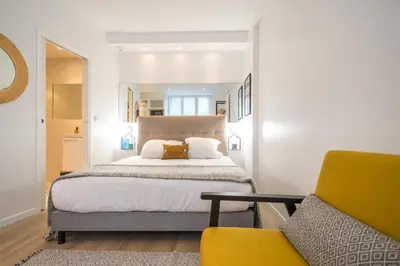 Un ou plusieurs lits dans un hébergement de l'établissement Quiet & Cosy Studio near Eiffel Tower