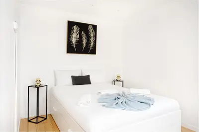 Un ou plusieurs lits dans un hébergement de l'établissement Center Paris République Appartment