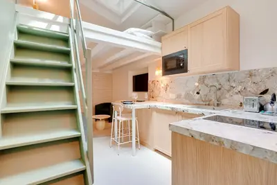 Cuisine ou kitchenette dans l'établissement Chic and Cosy Apartment-Canal Saint Martin