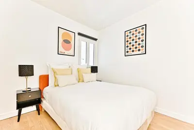 Un ou plusieurs lits dans un hébergement de l'établissement Charming very spacious apartment, Paris 9ème