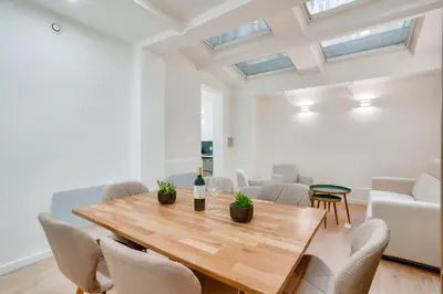 Coin salon dans l'établissement Apt 1BDR 4PAX - Saint Germain des Près