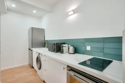 Cuisine ou kitchenette dans l'établissement Apt 1BDR 4PAX - Saint Germain des Près