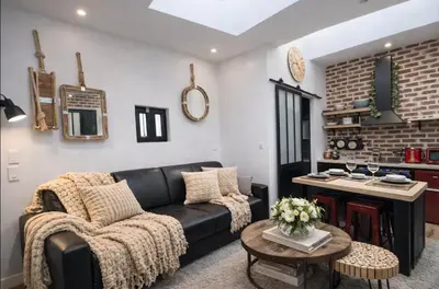 Cuisine ou kitchenette dans l'établissement B2 Beautiful House in 7th, 2-4G by Eiffel Tower