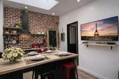 Cuisine ou kitchenette dans l'établissement B2 Beautiful House in 7th, 2-4G by Eiffel Tower