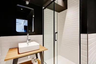Salle de bains dans l'établissement North Paris Suite