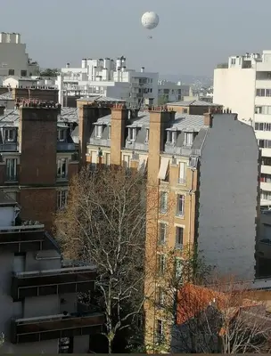 Vue générale sur Paris ou vue de la ville depuis l'appartement