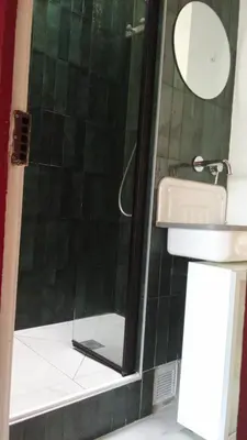 Salle de bains dans l'établissement Corazon de Paris