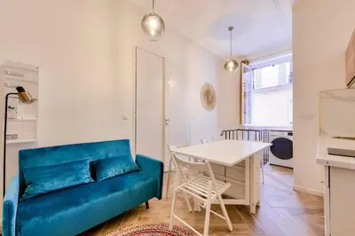 Cuisine ou kitchenette dans l'établissement Charming & modern 1BR - Paris 8