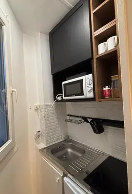Cuisine ou kitchenette dans l'établissement Bright studio