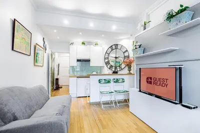 Cuisine ou kitchenette dans l'établissement GuestReady - Unwind in Style in the heart of Paris