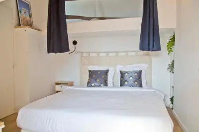 Un ou plusieurs lits dans un hébergement de l'établissement Charming Apt near Pantheon