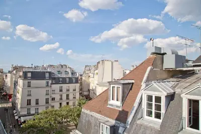 Vue générale sur Paris ou vue de la ville depuis l'appartement