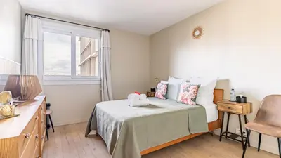 Un ou plusieurs lits dans un hébergement de l'établissement APPARTEMENT avec vue sur la Seine 10' en voiture de Paris et de la Tour Eiffel