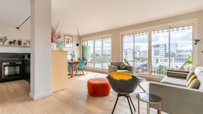 Cuisine ou kitchenette dans l'établissement APPARTEMENT avec vue sur la Seine 10' en voiture de Paris et de la Tour Eiffel
