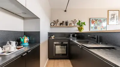 Cuisine ou kitchenette dans l'établissement APPARTEMENT avec vue sur la Seine 10' en voiture de Paris et de la Tour Eiffel