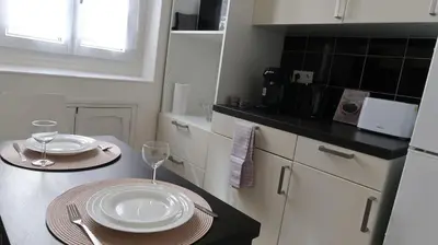 Cuisine ou kitchenette dans l'établissement Modern and cozy studio 2 minutes from Porte d'Orléans