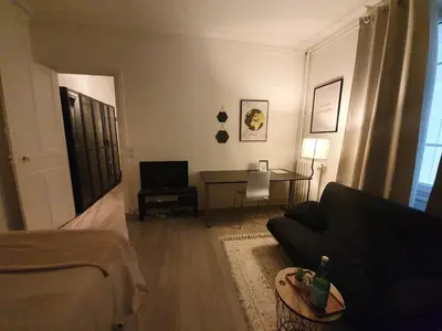 Télévision ou salle de divertissement dans l'établissement Modern and cozy studio 2 minutes from Porte d'Orléans