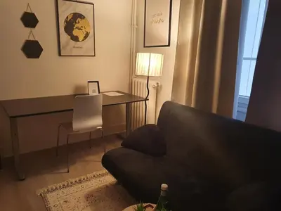 Coin salon dans l'établissement Modern and cozy studio 2 minutes from Porte d'Orléans