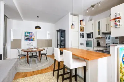 Cuisine ou kitchenette dans l'établissement Apartment in le marais
