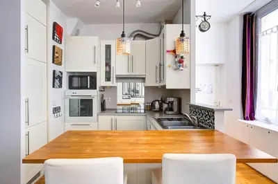 Cuisine ou kitchenette dans l'établissement Apartment in le marais