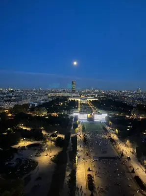 Vue panoramique sur l'établissement Paris apartment with room near Tour Eiffel