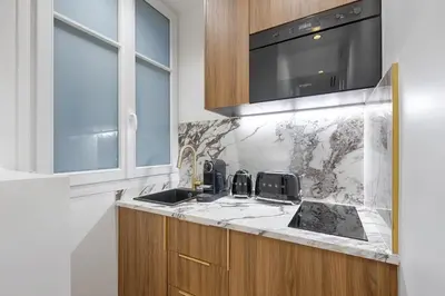 Cuisine ou kitchenette dans l'établissement Serviced Apartment - 6 Guests - Champs-Élysées