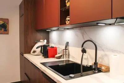 Cuisine ou kitchenette dans l'établissement Spacious 3 Bedrooms with Terrace Saint Ouen