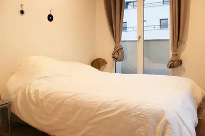 Un ou plusieurs lits dans un hébergement de l'établissement Spacious 3 Bedrooms with Terrace Saint Ouen