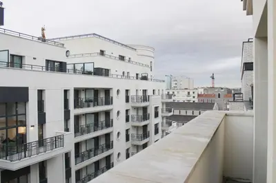 Balcon ou terrasse dans l'établissement Spacious 3 Bedrooms with Terrace Saint Ouen