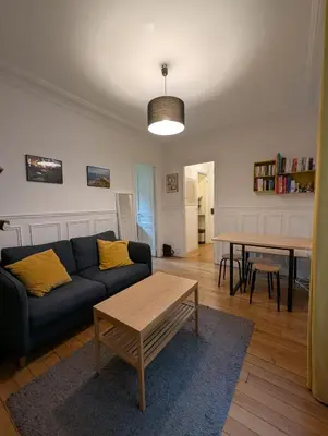 Coin salon dans l'établissement Apartment 2 steps from Montmartre
