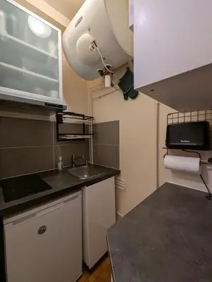 Cuisine ou kitchenette dans l'établissement Apartment 2 steps from Montmartre